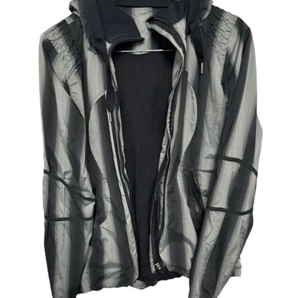 Lu Lu Lemon | black and gray women's thin dance studio zip up jacket | size 6